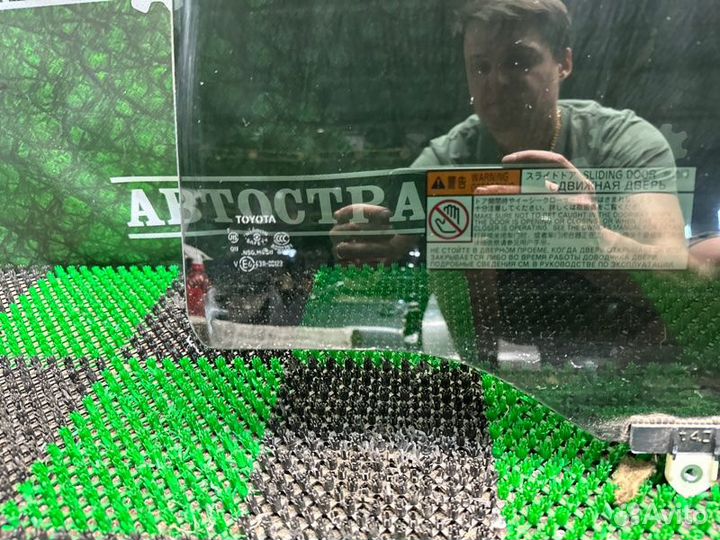 Стекло двери заднее правое Toyota Alphard