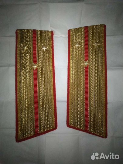 Погоны разные