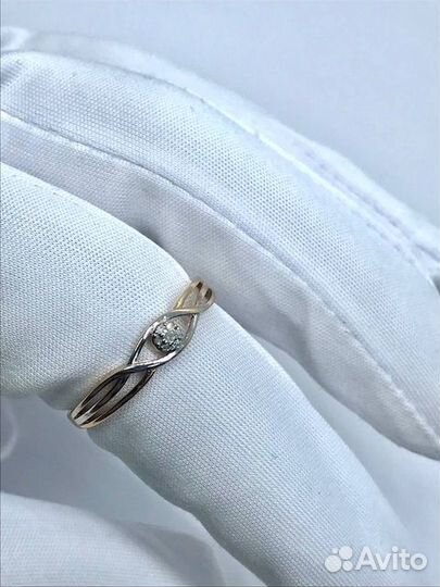 Золотое кольцо с бриллиантом 17,5р