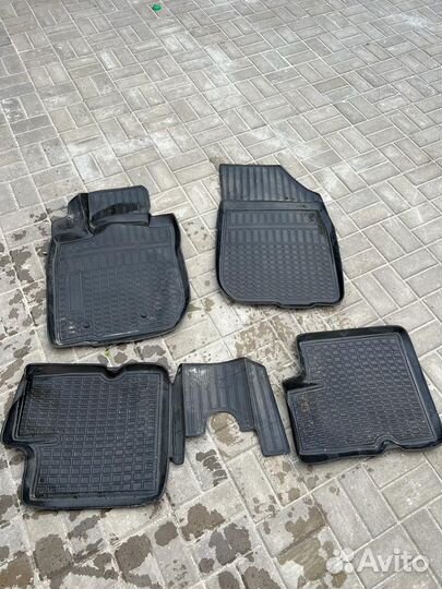 Автомобильные коврики резиновые