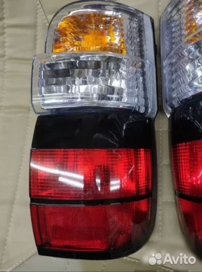 Задний фонарь hiace106