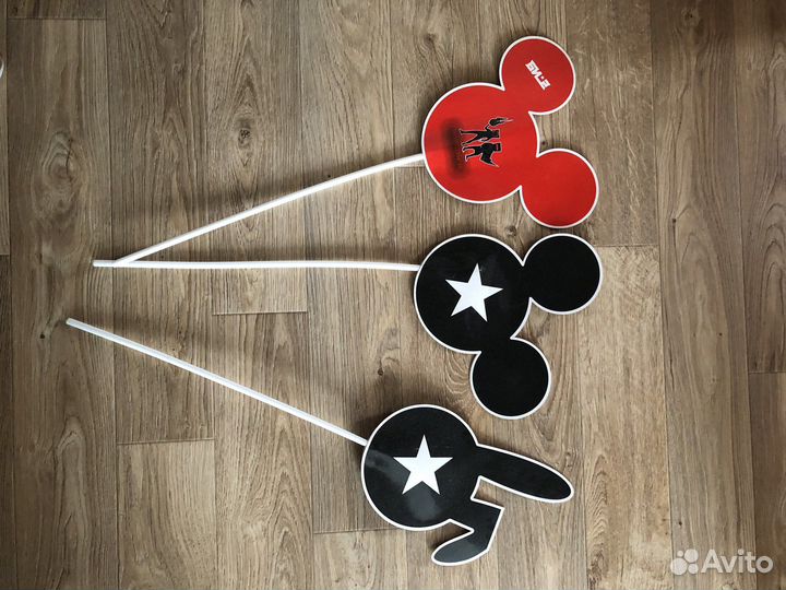 Таблички-флажки с концерта Би2 горизонт событий