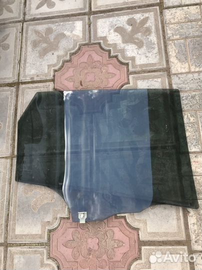 Заднее левое стекло мазда 3 bk