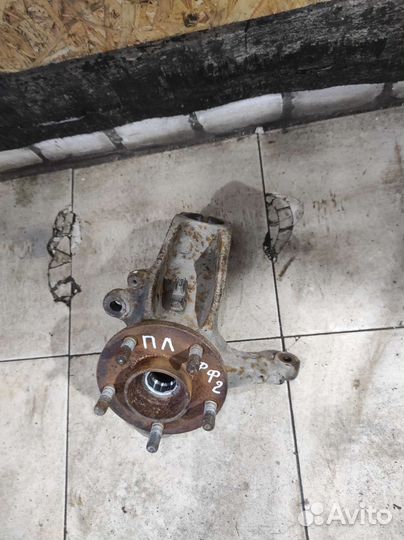 Кулак поворотный передний левый Ford Focus II