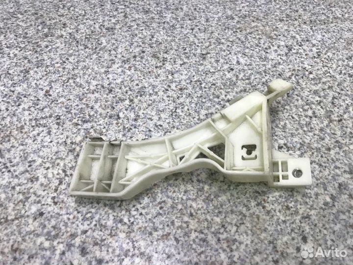 Кронштейн бампера передний правый Mazda 3 BK 2007