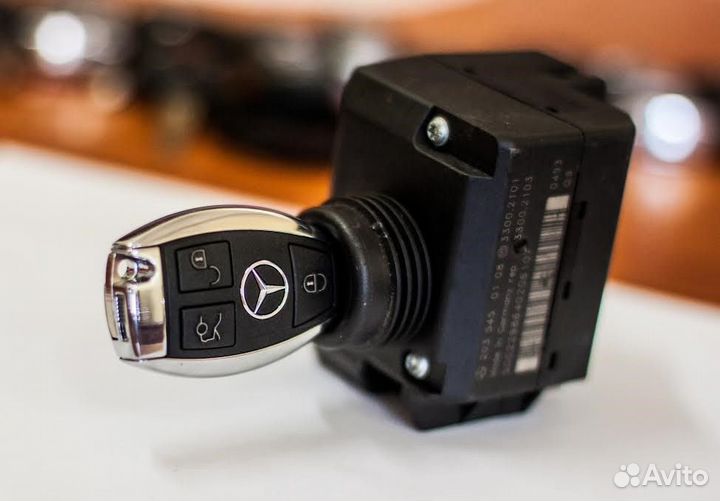 Ключ Mercedes рыбка