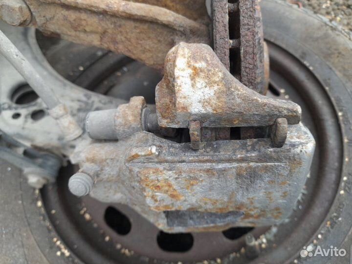 Суппорт передний левый Skoda Octavia A4 1.6 2011