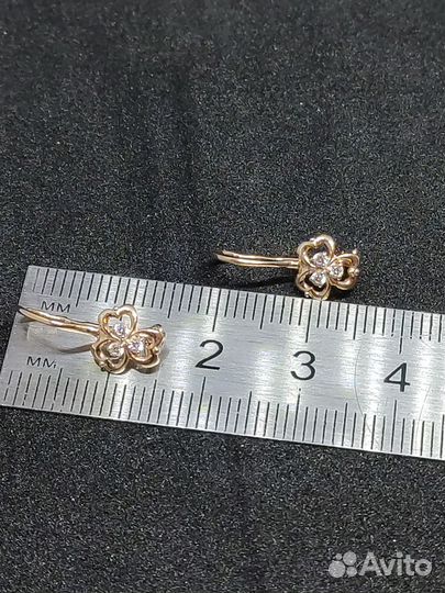 Золотые серьги с фианитами