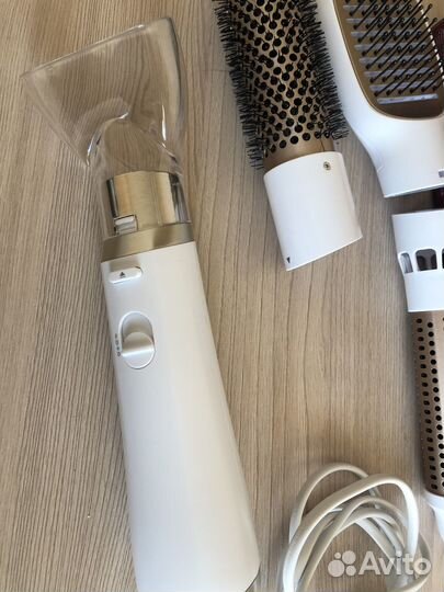 Фен-щетка Philips Essential Care HP8663