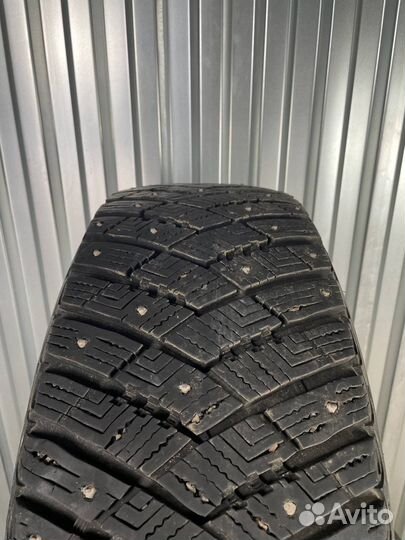 Goodyear UltraGrip Ice Arctic SUV 215/60 R17 100T