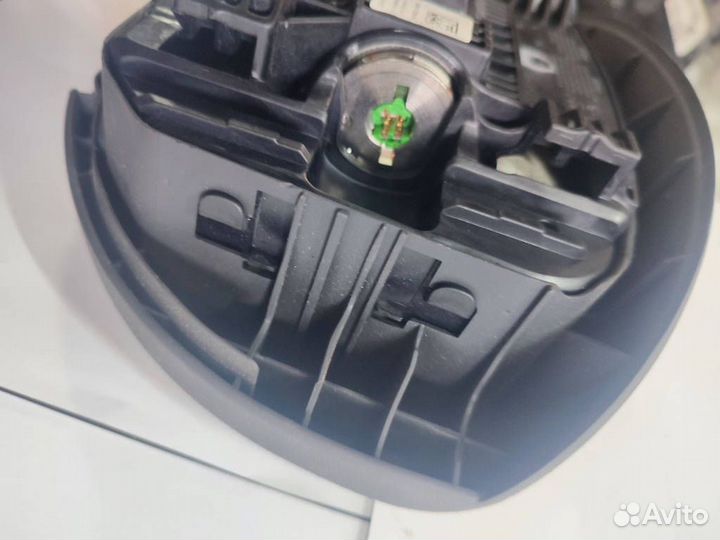 Подушка безопасности водителя Renault Scenic 82004