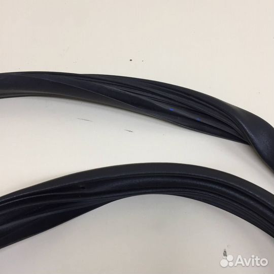 Уплотнитель проема двери передней правой Renault Duster HSA, HSM 2012