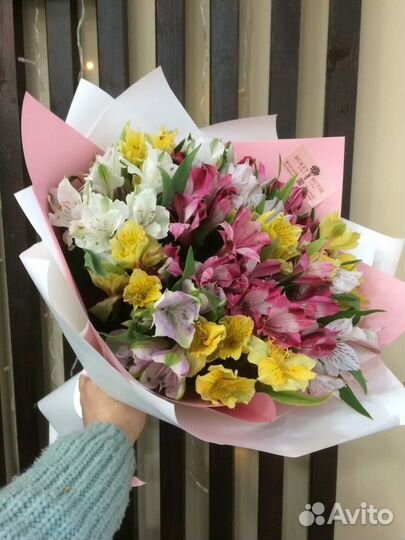 Доставка цветов. Букет из 11 альстромерий