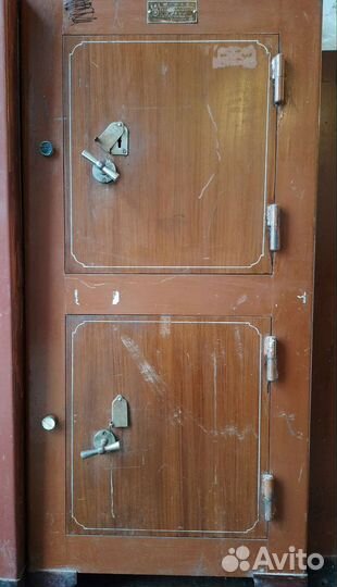 Сейф металлический