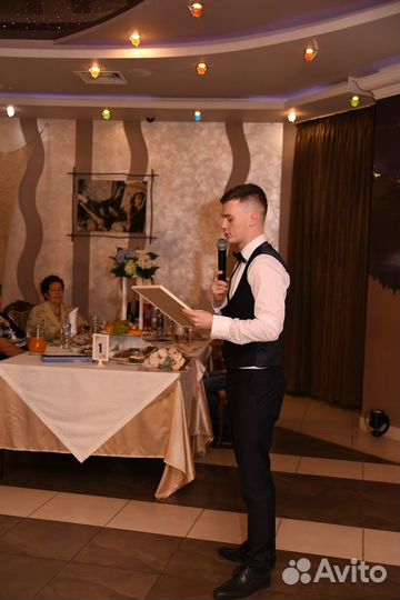 Ведущий мероприятий тамада