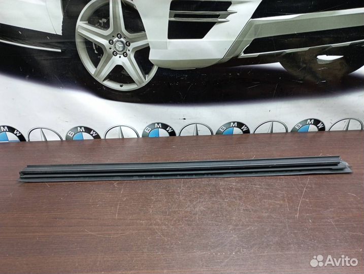 Бархотка стекла двери передняя правая Bmw F10