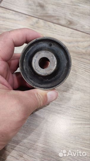 VAG 8S0 407 183 B сайлентблоки 2шт