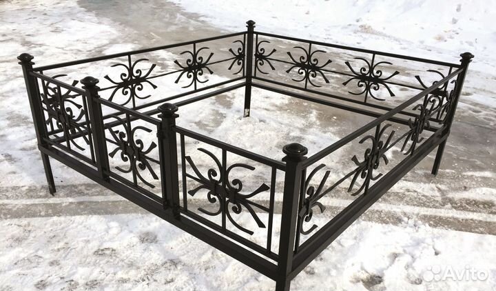 Ограды на кладбище