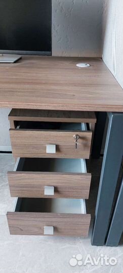 Стол офисный 140*73