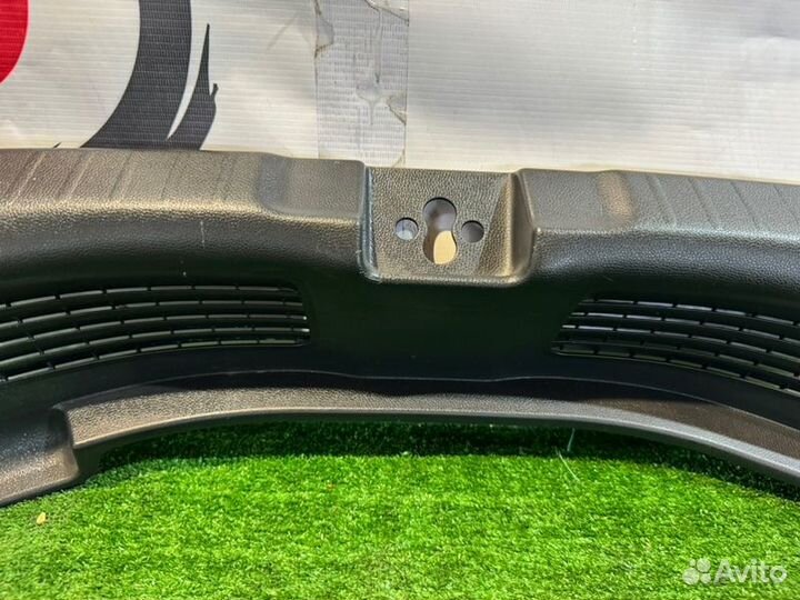 Накладка замка багажника Honda Fit GK3 L13B 2014