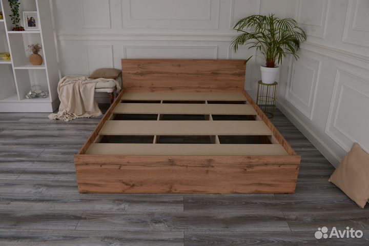 Кровать с матрасом 160х200