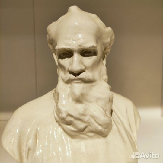 Фарфоровый бюст Льва Николаевича Толстого