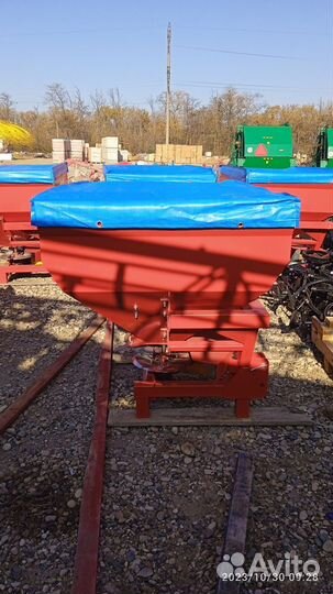 Разбрасыватель удобрений АгроГруппДПол РУМ-1000, 2023