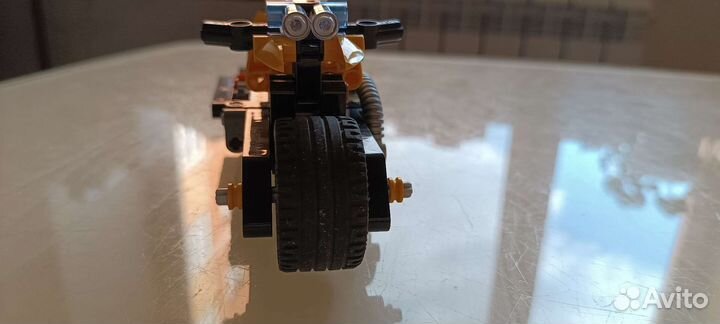 Продам лего техник трюковой мотоцикл