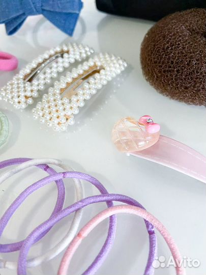 Заколки, резинки и косметичка для них