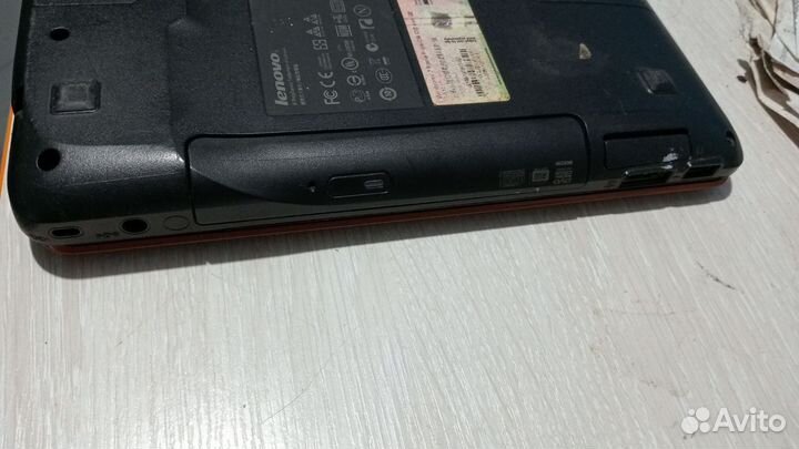 Рабочий ноутбук Lenovo Y560