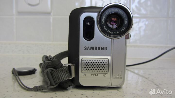 Видеокамера Samsung VP-D451