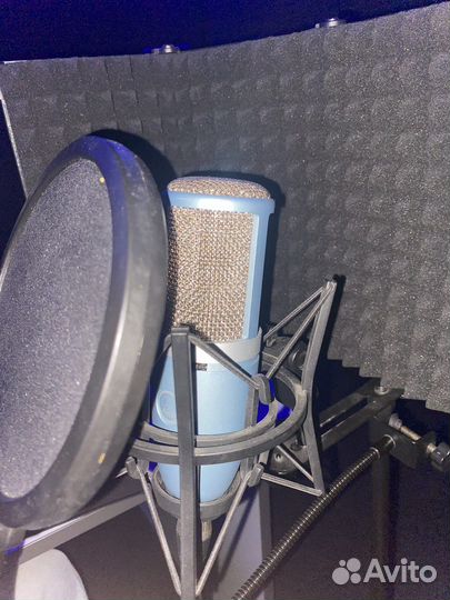 Студийный микрофон AKG P220