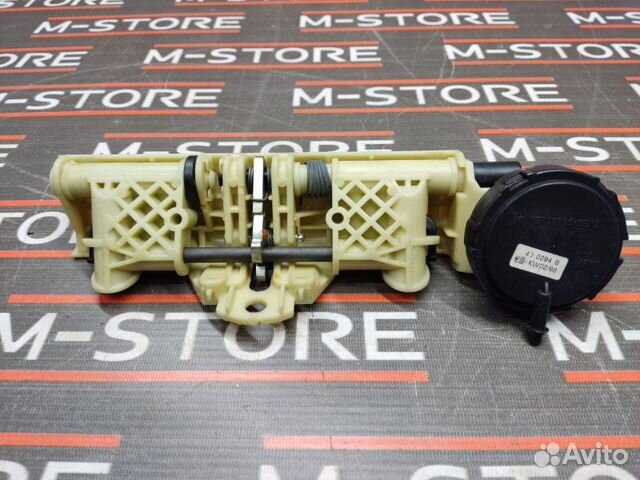 Механизм складывания подголовника задний правый