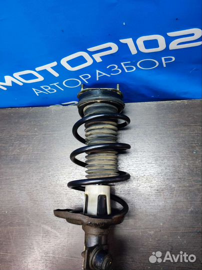 Передняя левая стойка амортизатора Ford Fiesta Mk6