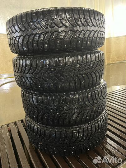 Bridgestone Blizzak Spike-01 195/60 R15 88T