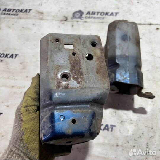 Кронштейн переднего бампера Nissan Primera P11