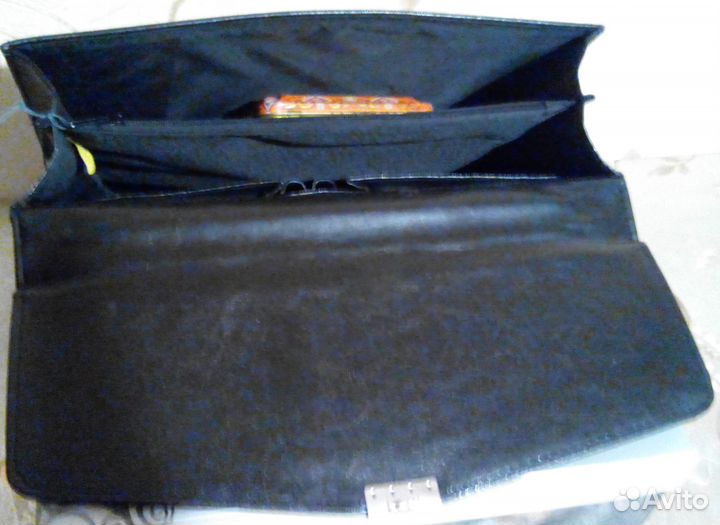 Новый кожаный портфель