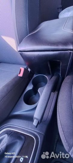 Подлокотник на hyundai solaris