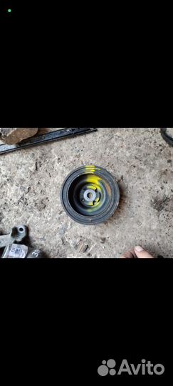 Шкив помпы на Mitsubishi Lancer 9