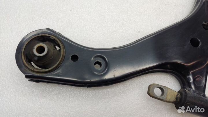Рычаг подвески передний правый Toyota Camry XV70