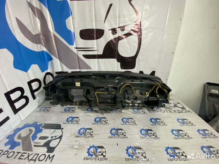 Панель передняя (Торпедо) передний Mazda 3 BK Z601