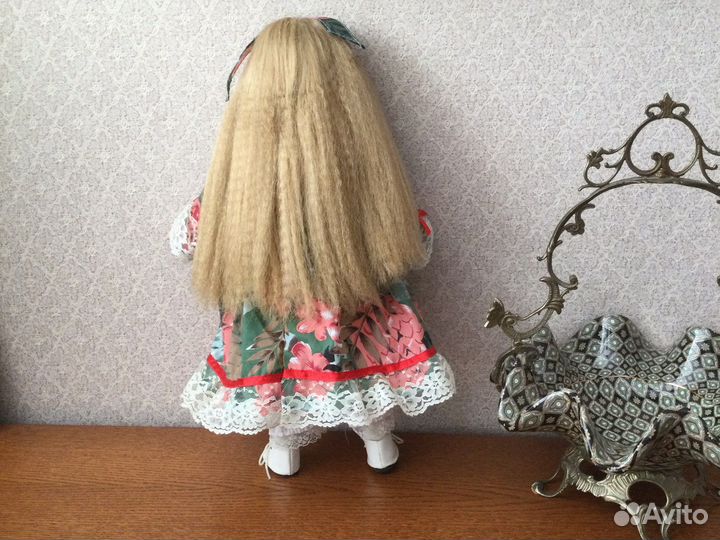 Кукла фарфоровая коллекционная