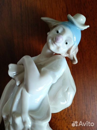 Статуэтка фарфор клоун