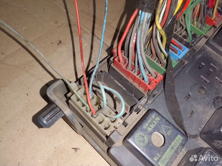 Разьем на блок предохранителей Skoda Felicia