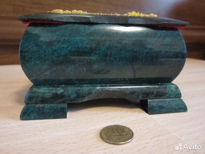 Шкатулка и настенные тарелки лфз