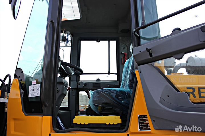 Фронтальный погрузчик Redstar ZL25, 2023