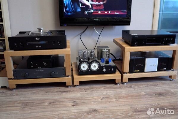 Hi-Fi HI-End стойки, тумбы для аппаратуры