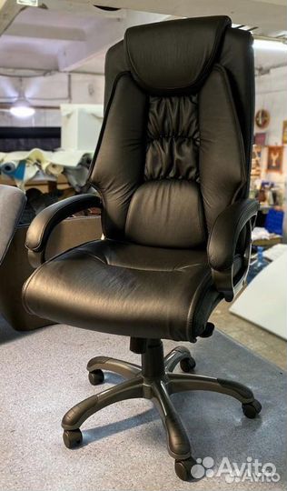 Офисное кресло