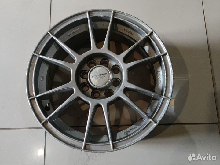 Один литой диск r15 4x98 и 4х108