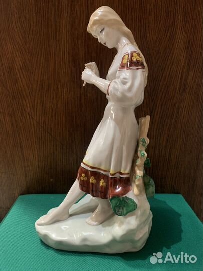 Статуэтка Гадание на ромашке. Полоне